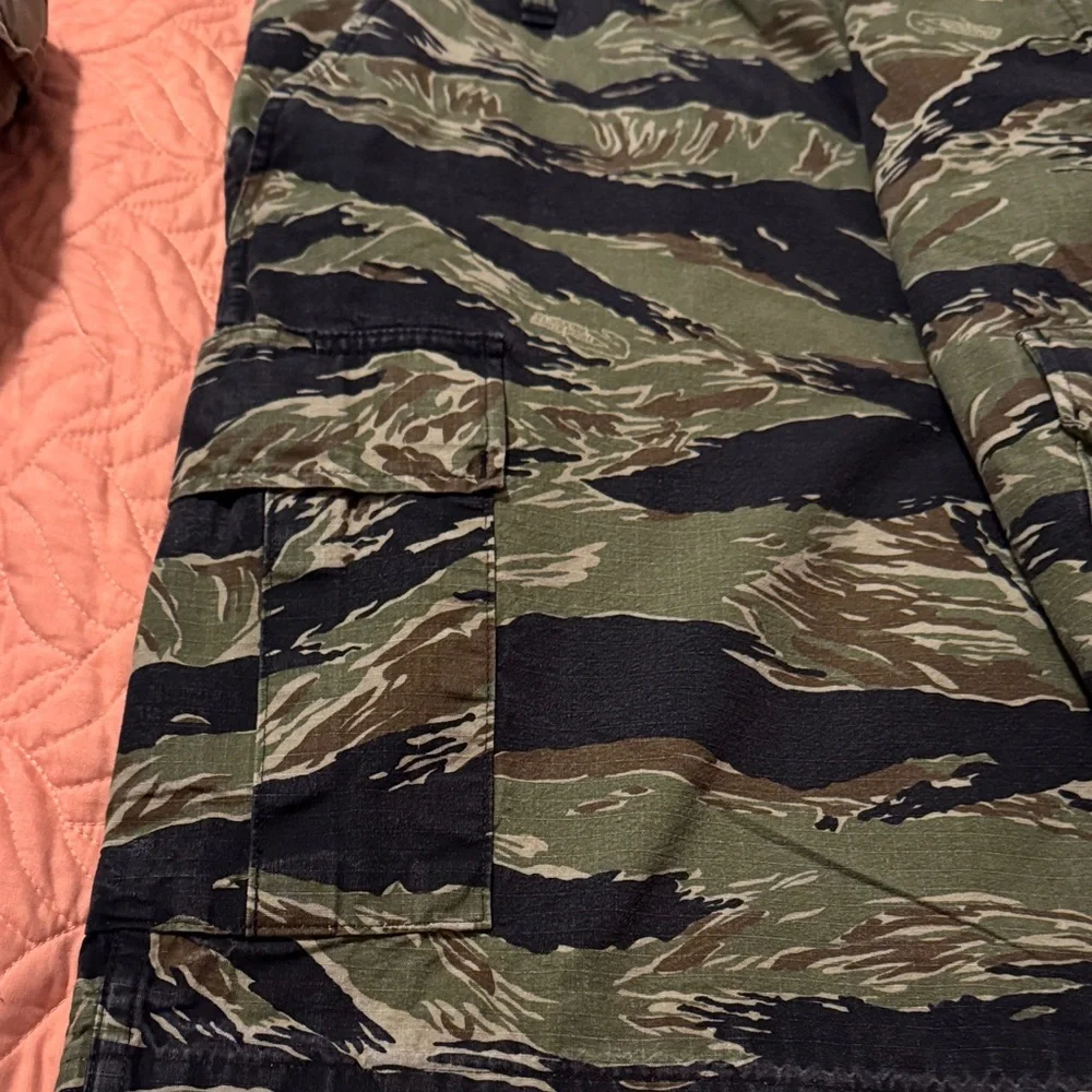 Men's Green Camouflage Cargo Shorts XL - Picture 10 of 11